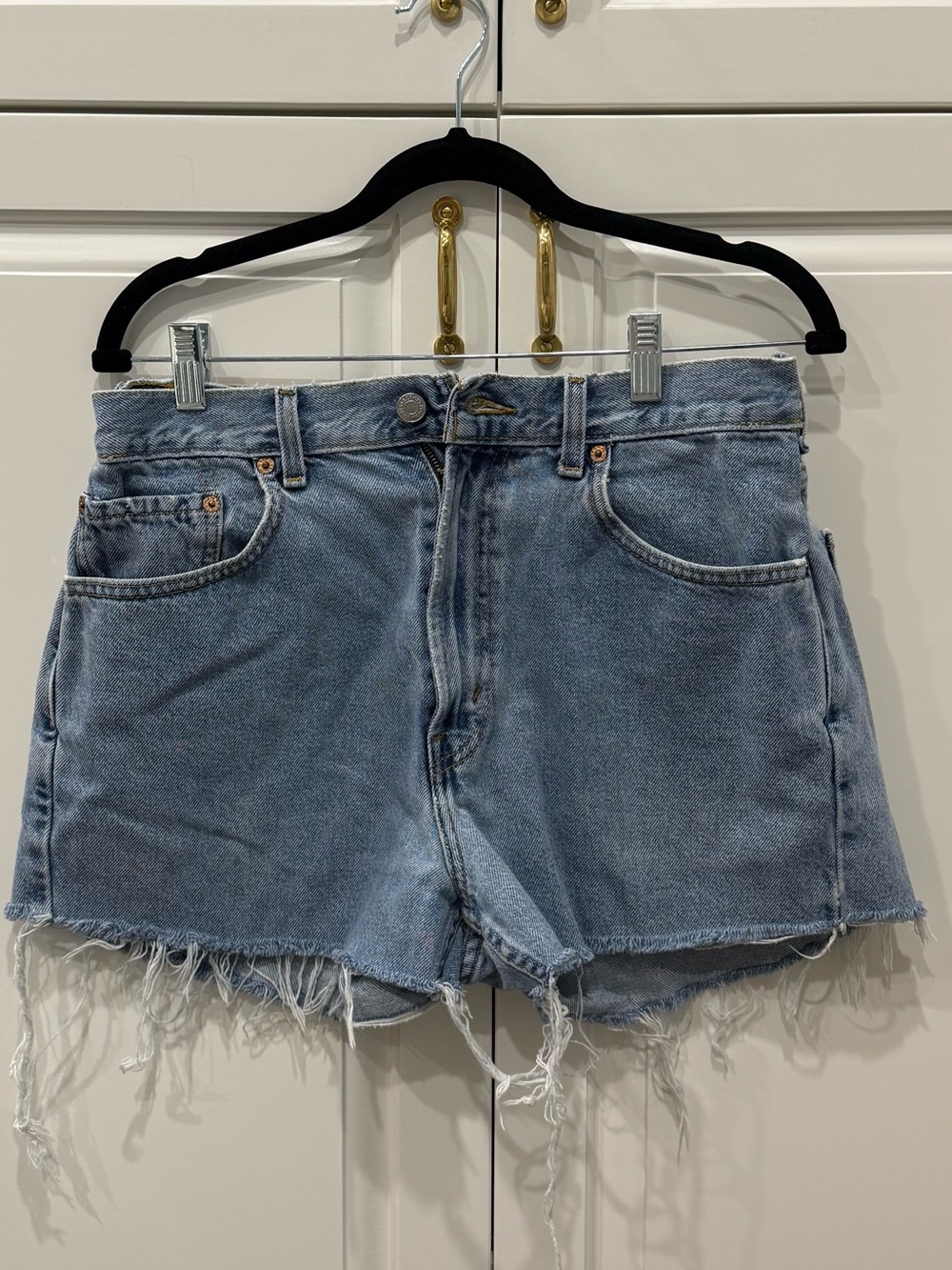 Cropped Denim Levi Short in Blue A VINTAGE FIT - Picture 2 of 4
